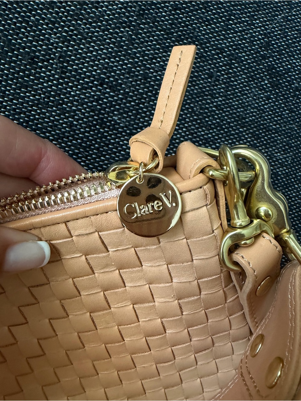 Clare V Moyen Messenger Bag. Like New. Natural camel leather color. Smoke free - Picture 4 of 10